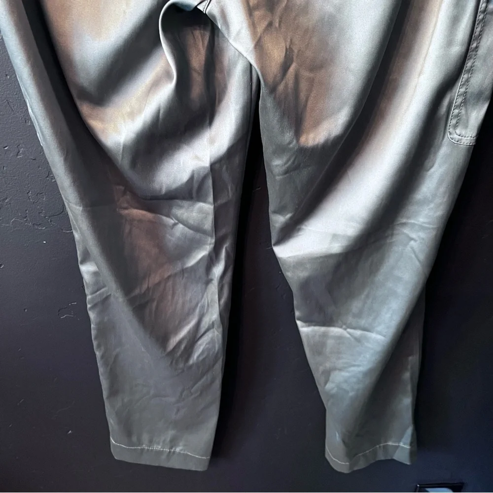 White House black Market women cargo pants Size: 10 Color: Olive Green